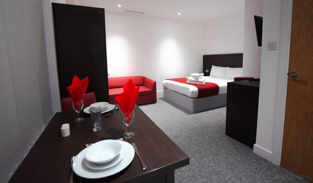 Somerville Apartments London Heathrow Hillingdon Eksteriør billede