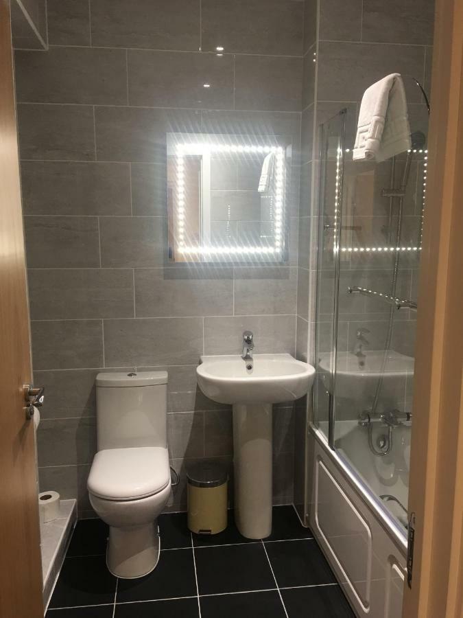 Somerville Apartments London Heathrow Hillingdon Eksteriør billede