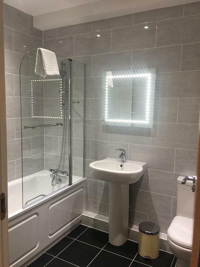 Somerville Apartments London Heathrow Hillingdon Eksteriør billede